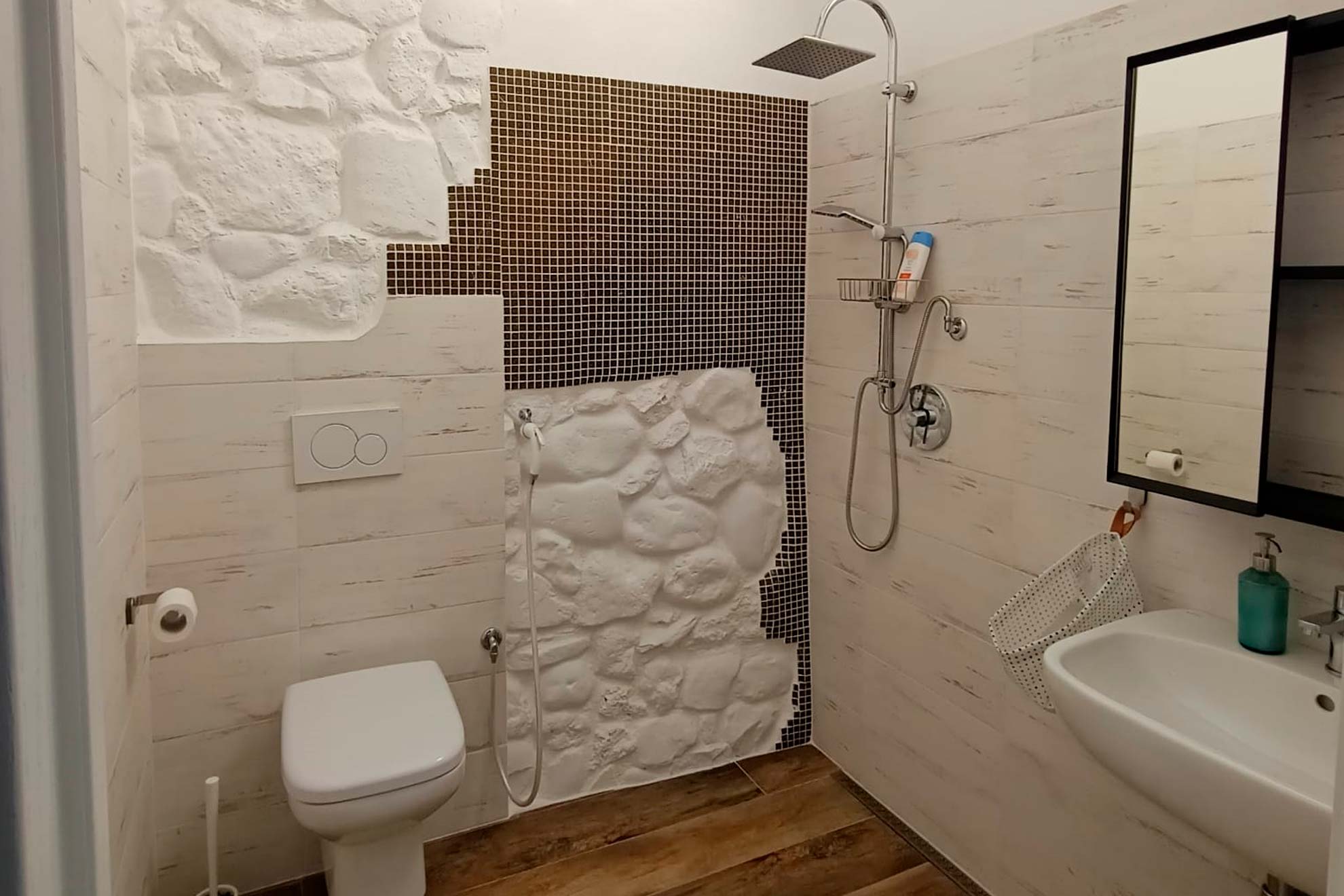 BAGNO CON DOCCIA