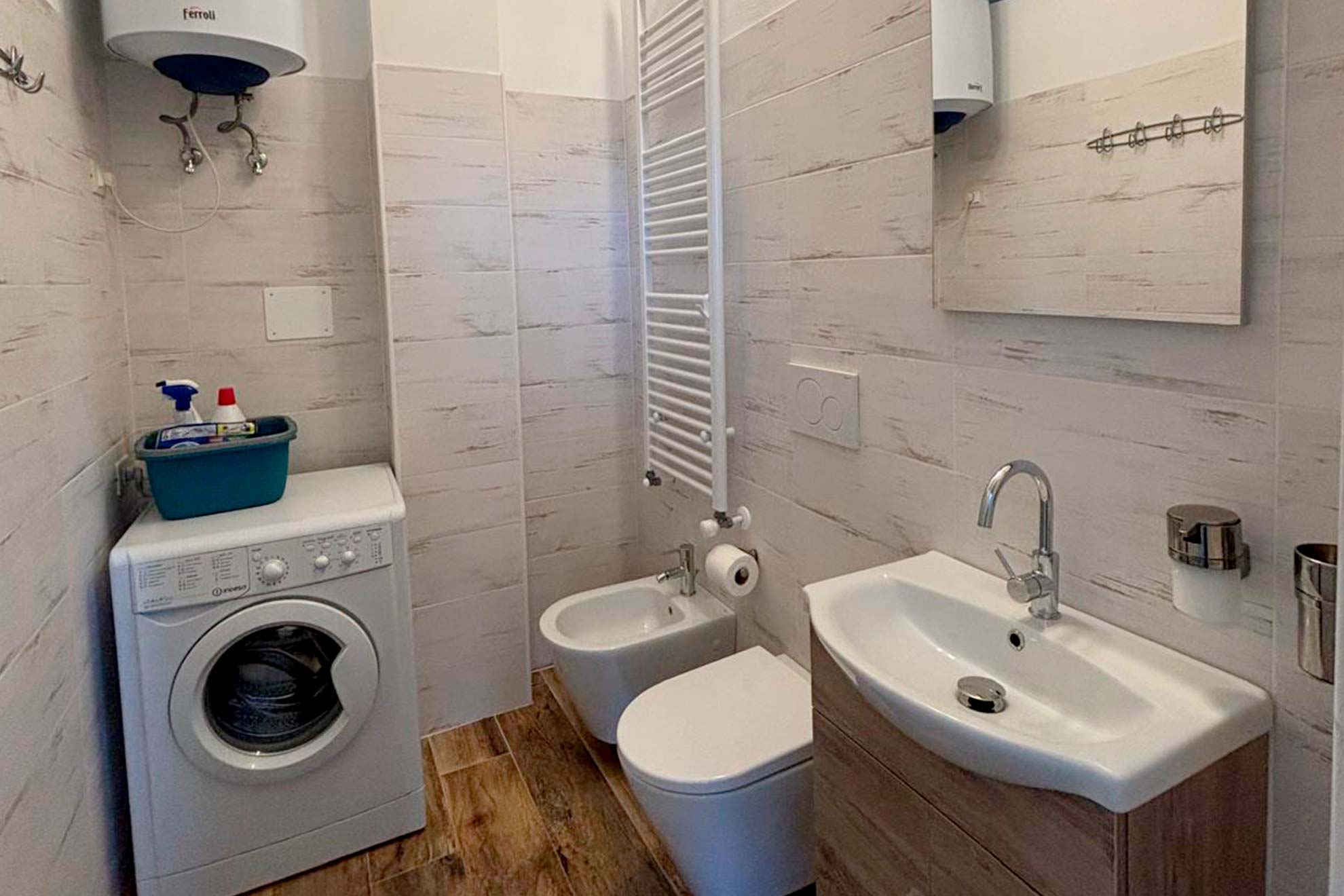 BAGNO CON DOCCIA E SERVIZI